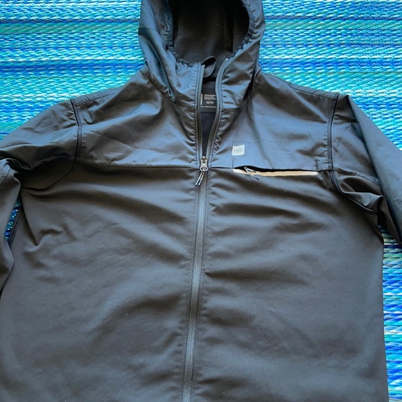 Running jumper, black in colour, medium size - Picture 1 of 2